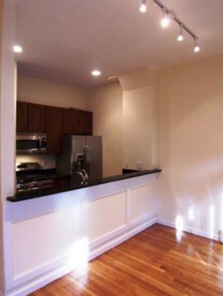 Building Photo - 59 Fort Ave