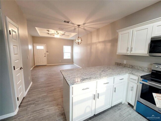 Building Photo - 300 S Retama Ln