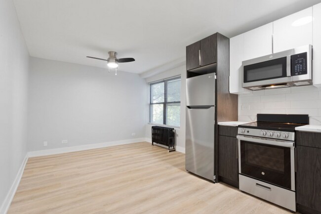 Building Photo - 6026 N Winthrop Ave