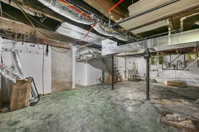 Building Photo - 71 Maple St