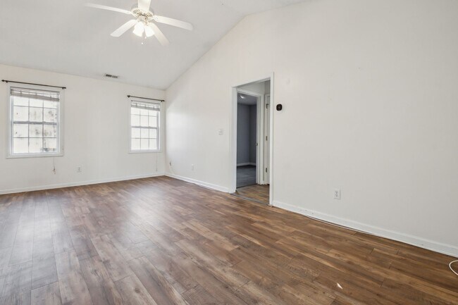 Building Photo - GREAT PRICE! Move-In Ready 3-Bedroom Home Near Camp Lejeune