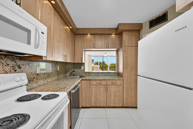 Building Photo - 4501 NE 21st Ave