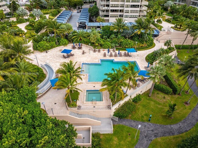 Building Photo - 3 Grove Isle Dr