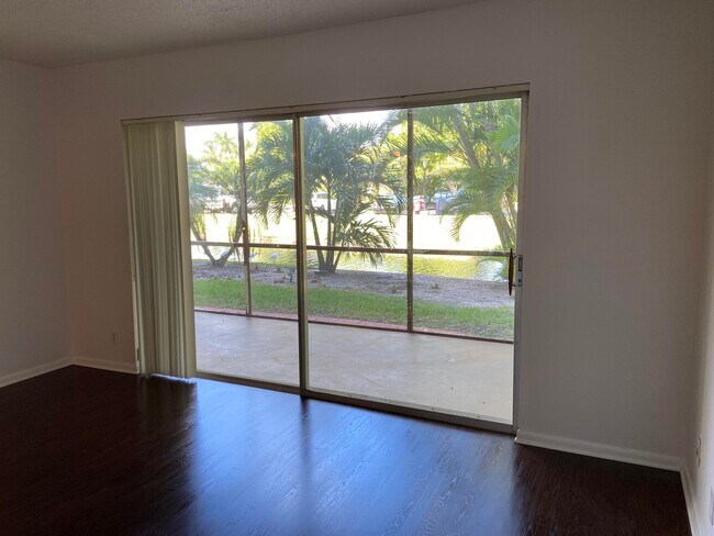 Building Photo - 300 Waterway Dr S