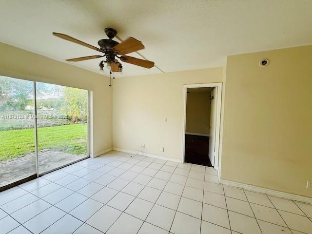 Building Photo - 10173 Twin Lakes Dr