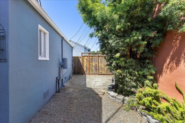 Building Photo - 3129 Fernside Blvd