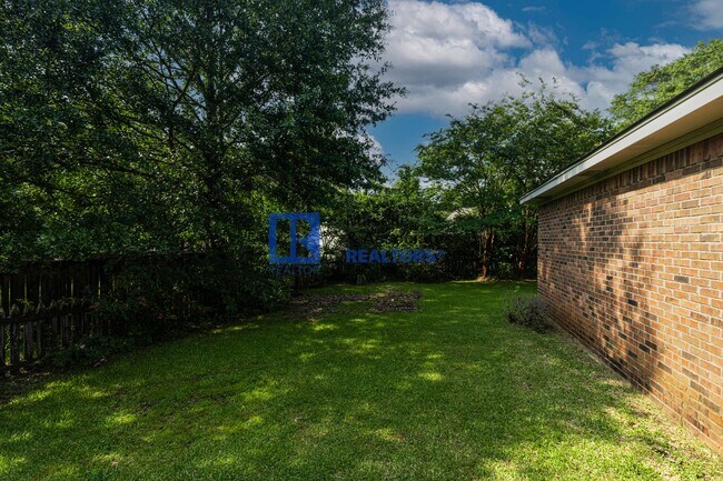 Building Photo - 3 Bed/2 Bath House on a Corner lot in Brandon