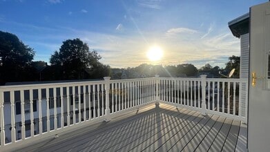 Building Photo - 33 Hollander St