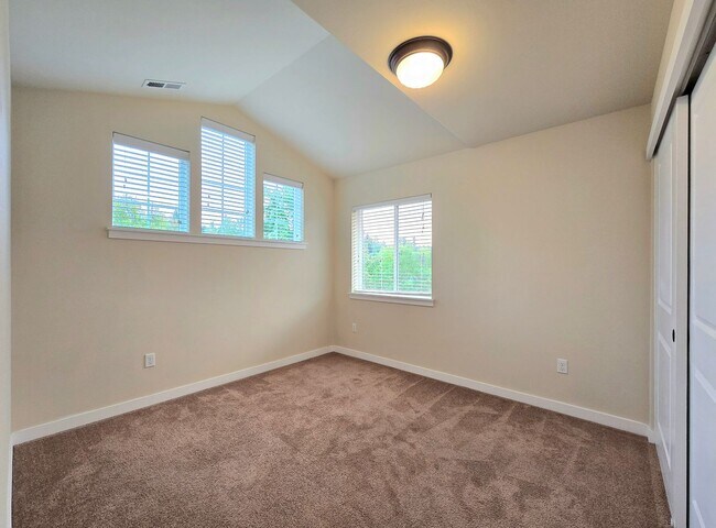 Building Photo - 4 Bedroom Home in Lake Stevens Now Available!