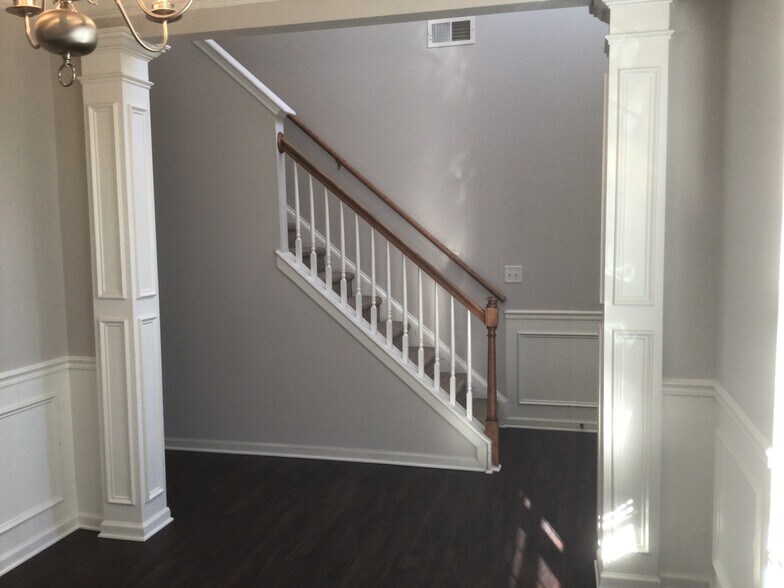 Building Photo - 2111 Less Traveled Trail