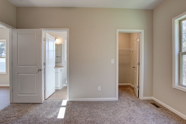 Building Photo - 420 S 2nd St