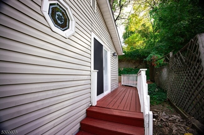 Building Photo - 349 E Shore Trail