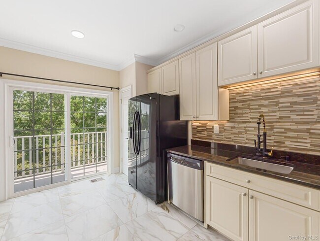 Building Photo - 1115 Balsam Dr