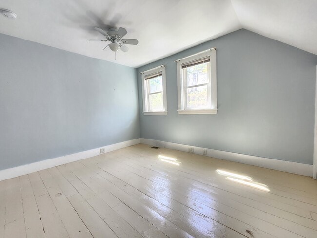 Building Photo - 387 College Ave