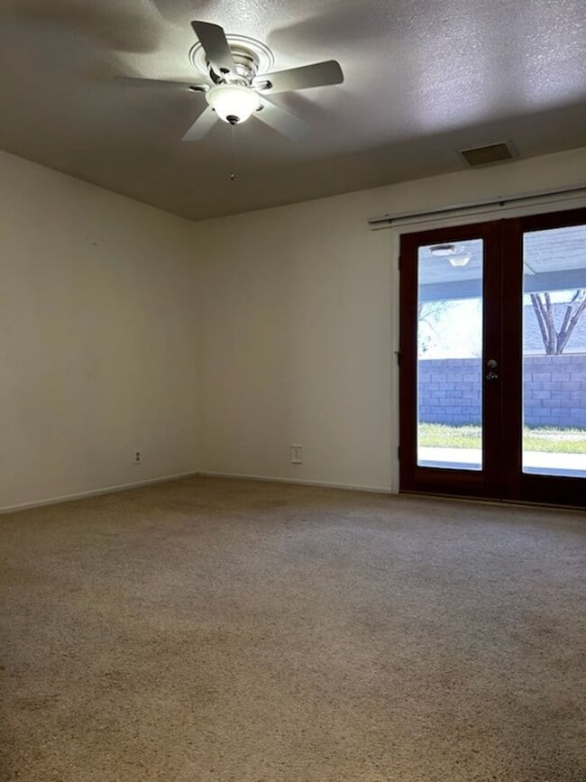 Building Photo - PLEASE CONTACT VAUGHN REALTY TO SET UP AN APPOINTMENT (760)446-6561