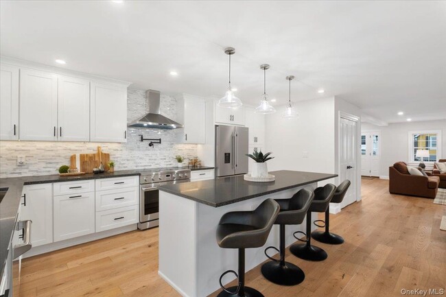 Building Photo - 32 Ackerman St