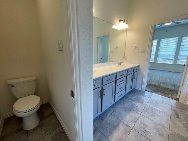 Building Photo - 205 Baralo St