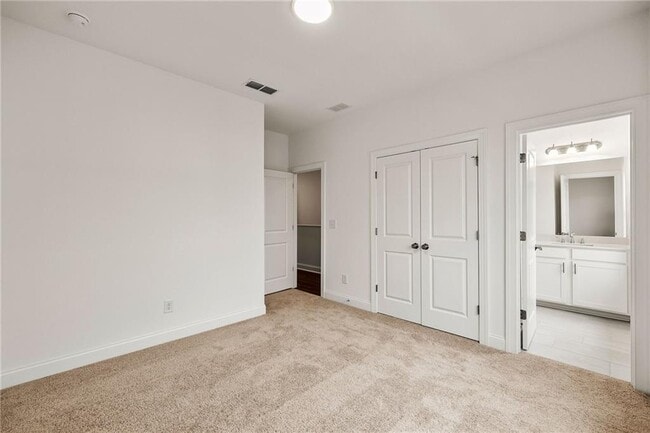 Building Photo - 532 Healy Dr