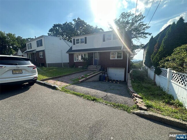 Building Photo - 777 Oakwood Ln