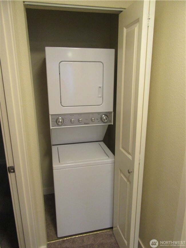 Building Photo - 1Bd/1Ba Issaquah Condo