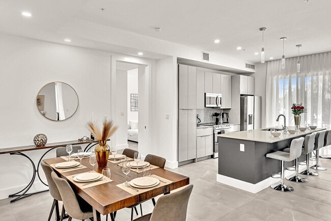 Building Photo - 2100 Miami Rd