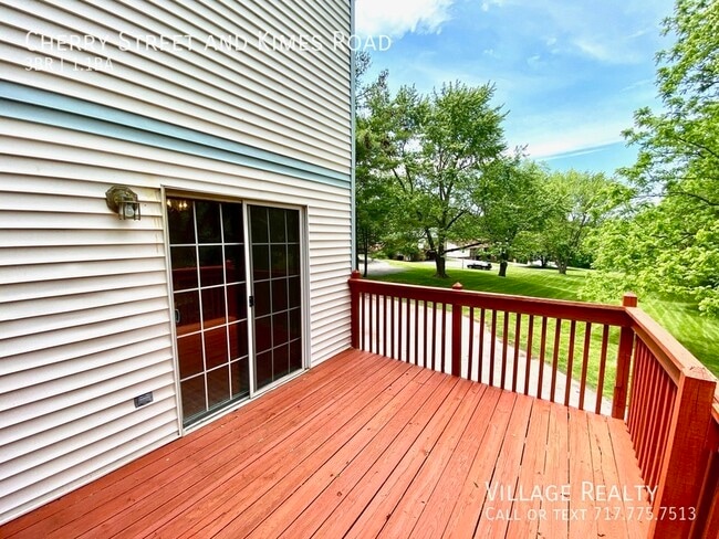 Building Photo - 225 Cherry St