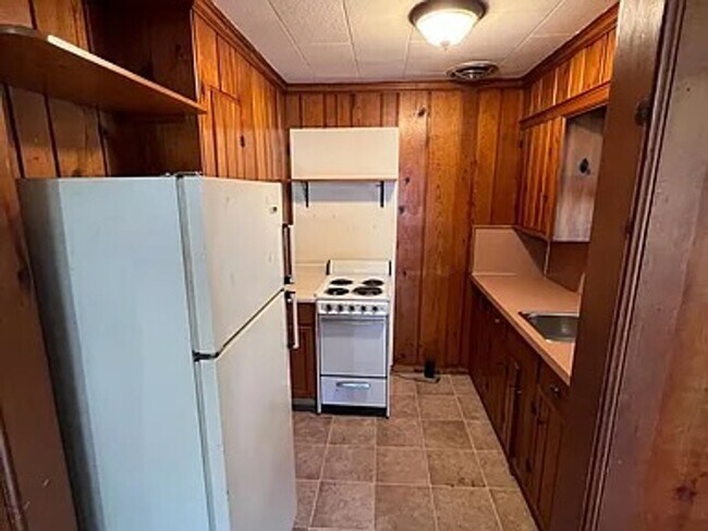 Building Photo - 2 bed 1 bathroom