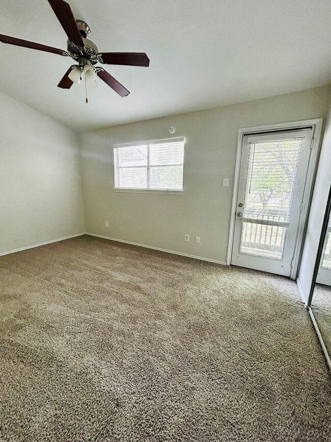 Building Photo - 1818 River Crossing Cir