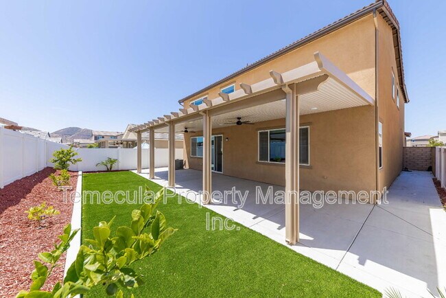 Building Photo - 1816 Tapaderos St
