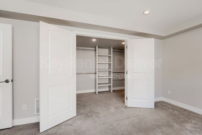 Building Photo - 758 S Leyden St
