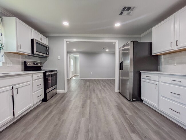 Building Photo - 415 Ave C