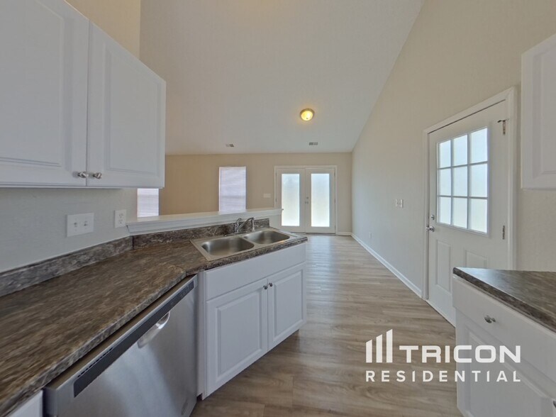 Building Photo - 1401 May Oak Cir
