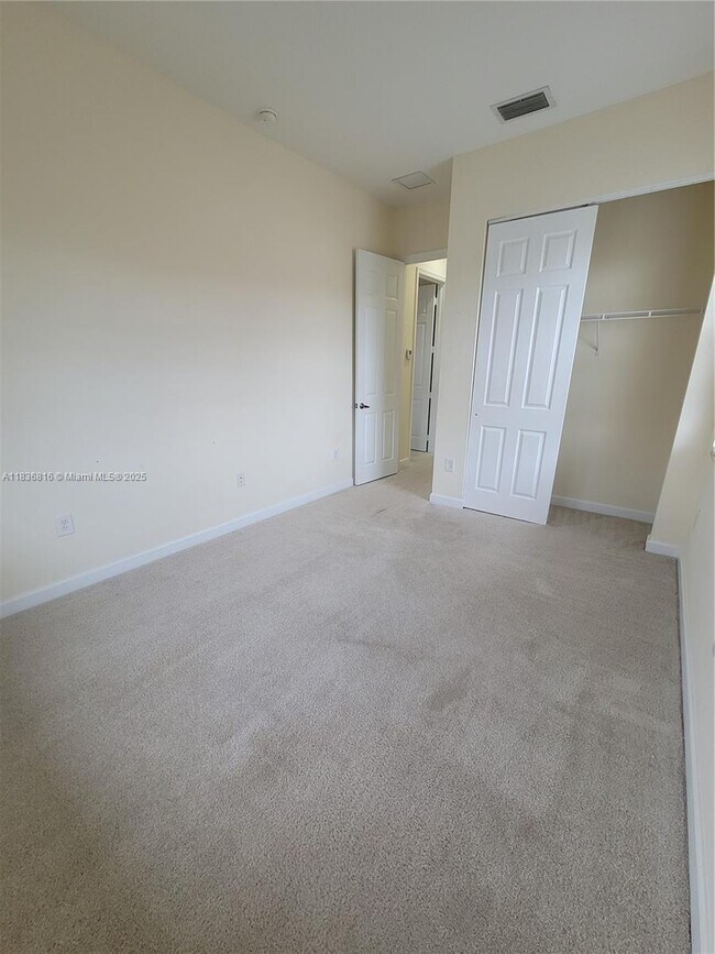 Building Photo - 6033 NW 118th Dr