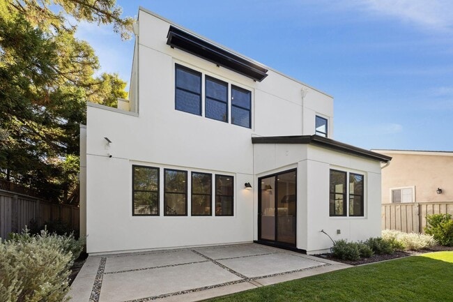 Building Photo - Luxurious Modern Single Family Home in West Menlo Park Available Now!