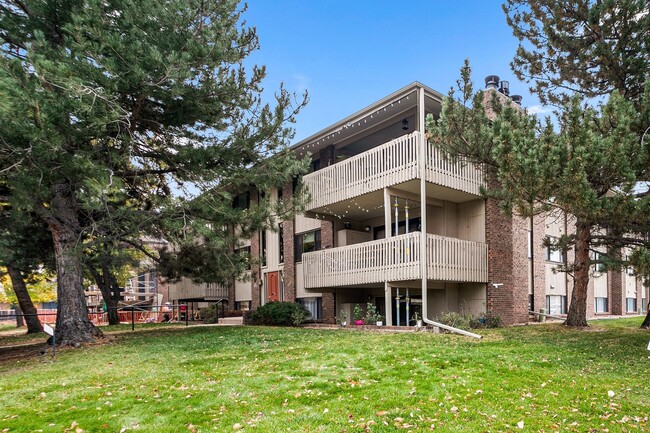 Building Photo - Remodeled 2B/2B East Boulder Apartment w/ ...