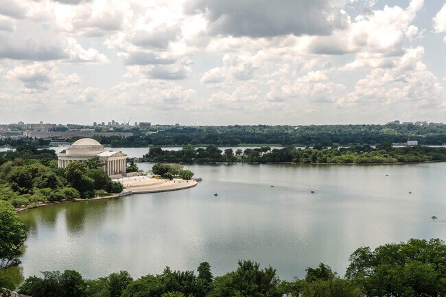 Building Photo - 1331 Maryland Ave SW