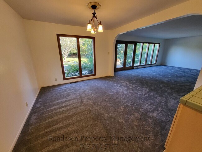 Building Photo - 460 Piezzi Ln