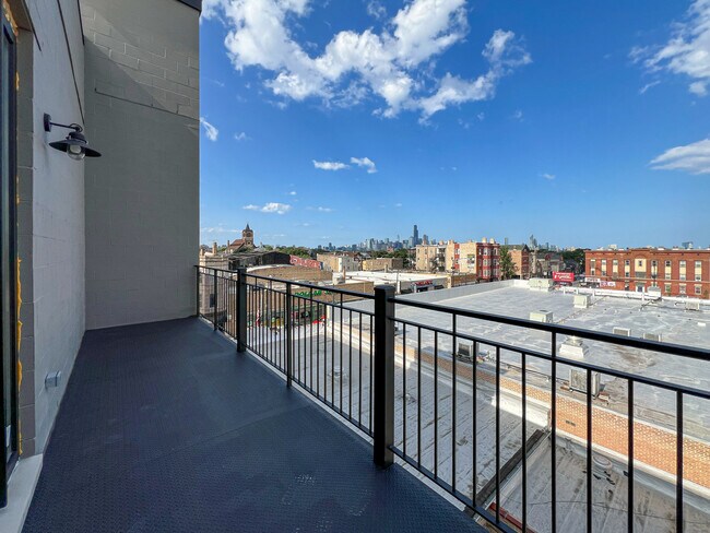 Building Photo - 2135 W Cermak Rd