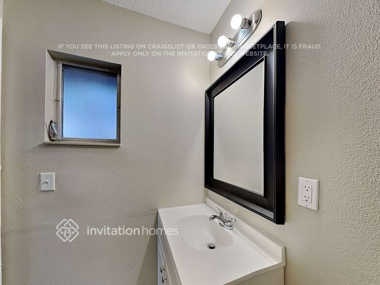 Building Photo - 2014 Cambridge Dr