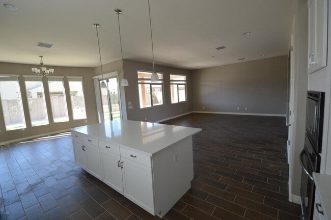 Building Photo - 151 E Havasu Pl