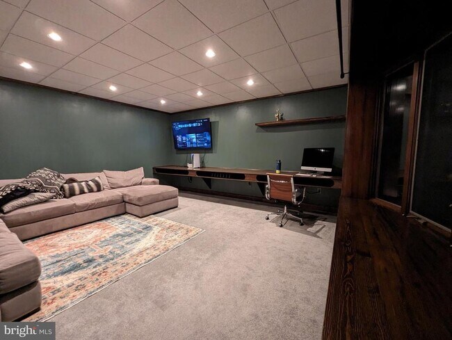 Building Photo - 10264 Greystone Rd