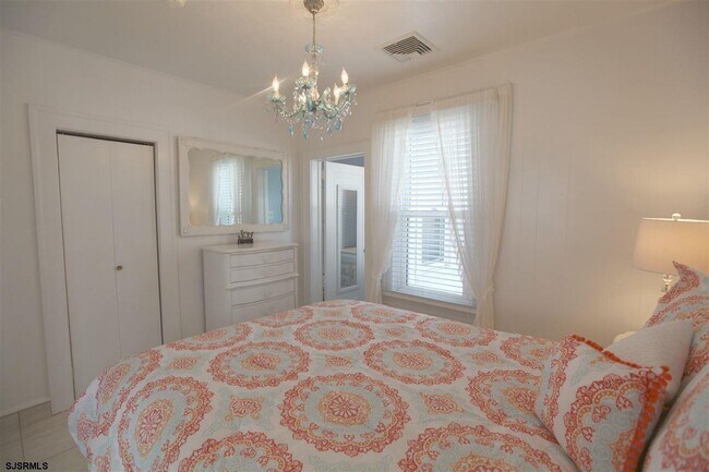 Building Photo - 104 N 35th Ave