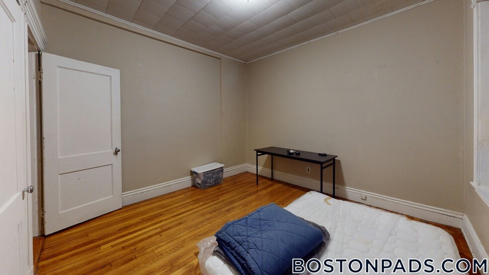Building Photo - 52 Charlesgate E