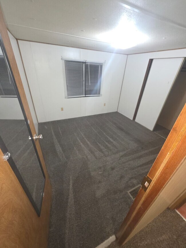 Building Photo - 4728 Ellsworth Ln