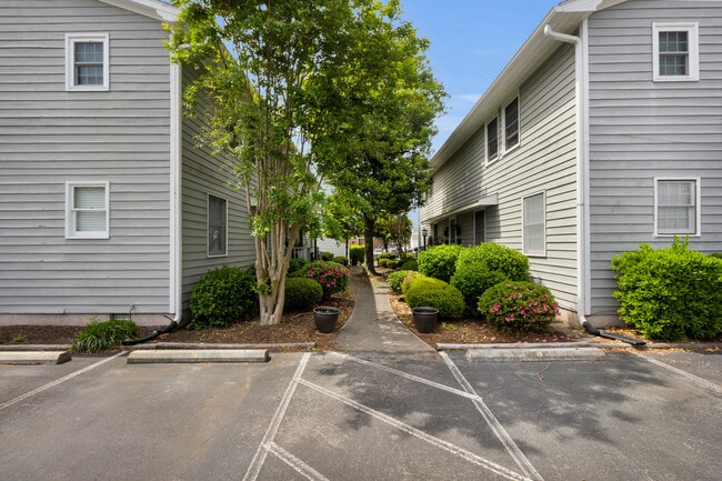 Building Photo - 338 River Walk Dr