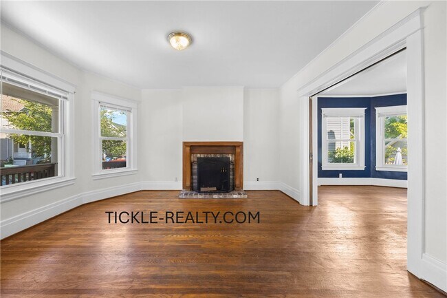 Building Photo - 15-17-17 Roosevelt St