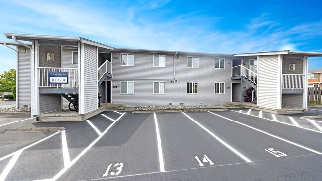 Building Photo - 2 Bed 1 Bath - Pet per Approval - Downtown Location - NAS Whidbey