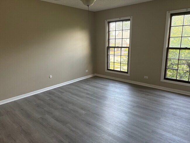 Building Photo - 5S470 Scots Dr