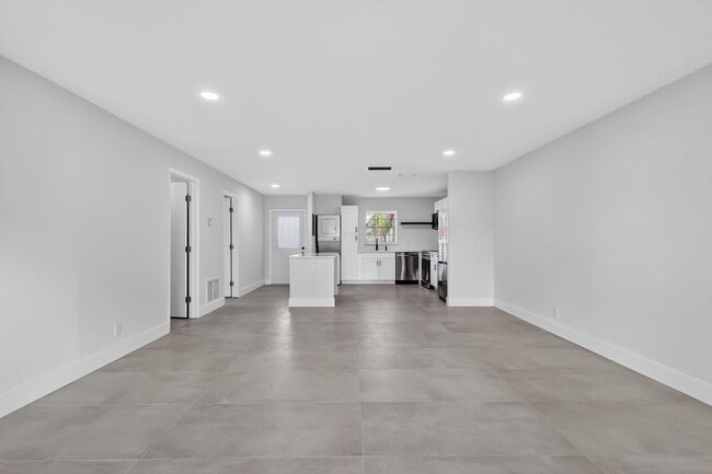 Building Photo - 846 Salem Ln