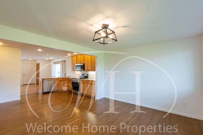 Building Photo - Spacious 5 Bedroom Home with Fenced Yard & Covered Parking